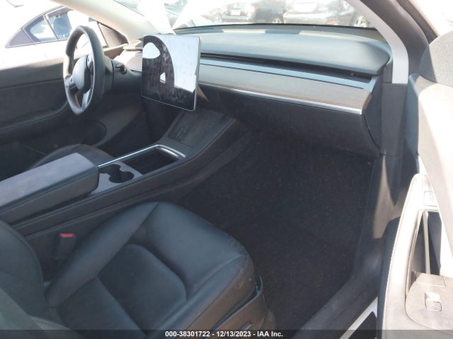 2021 TESLA MODEL Y 5YJYGDEE8MF240897 Photo 4