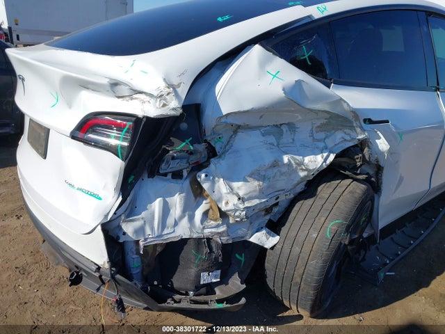 2021 TESLA MODEL Y 5YJYGDEE8MF240897 Photo 5