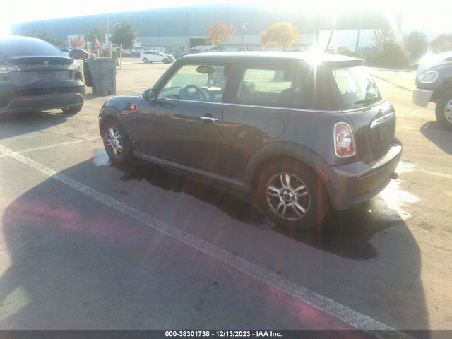 2012 MINI COOPER WMWSU3C52CT255285 Photo 2