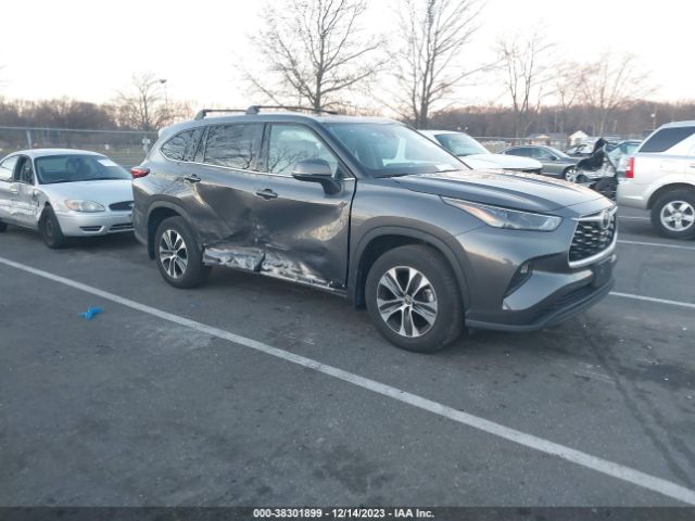 Toyota Highlander Xle 2022 5TDGZRBH8NS582400 Image 1