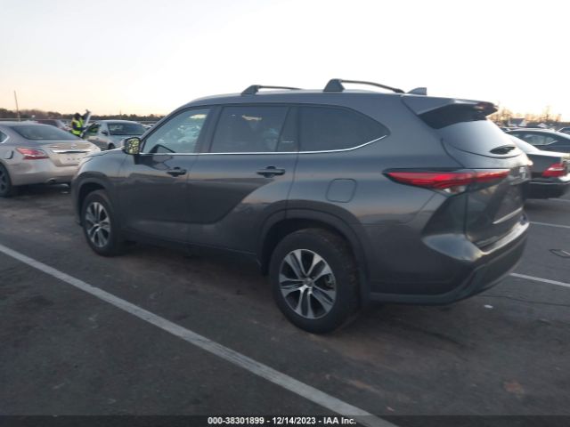 Toyota Highlander Xle 2022 5TDGZRBH8NS582400 Image 3