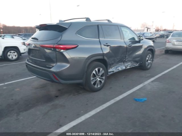 Toyota Highlander Xle 2022 5TDGZRBH8NS582400 Image 4