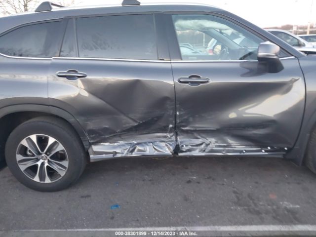 Toyota Highlander Xle 2022 5TDGZRBH8NS582400 Image 6