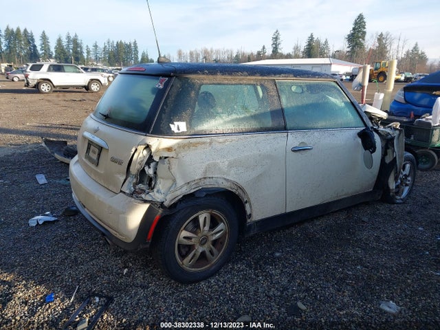 2006 MINI COOPER WMWRC33566TJ77647 Photo 3