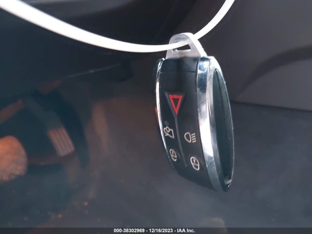 2010 JAGUAR XF SAJWA0FA8AHR54619 Photo 10