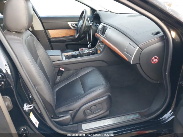 2010 JAGUAR XF SAJWA0FA8AHR54619 Photo 4