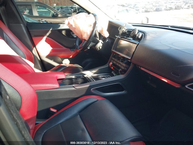 2017 JAGUAR F-PACE SADCM2BV6HA881545 Photo 4