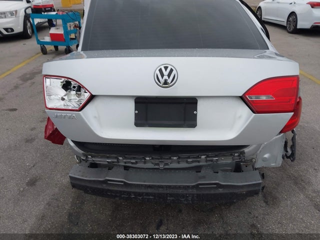 3VW1K7AJ6EM208240 Volkswagen Jetta 2.0l S