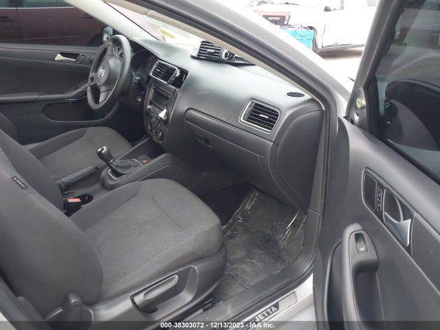 3VW1K7AJ6EM208240 Volkswagen Jetta 2.0l S