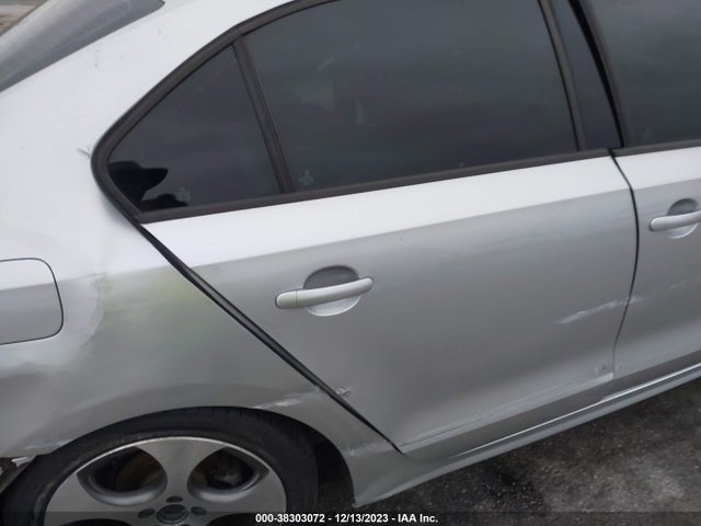 3VW1K7AJ6EM208240 Volkswagen Jetta 2.0l S