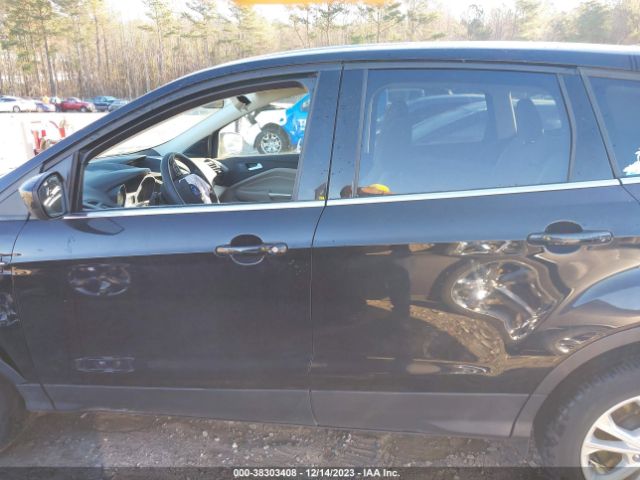 1FMCU9GD2HUE00818 Ford ESCAPE SE