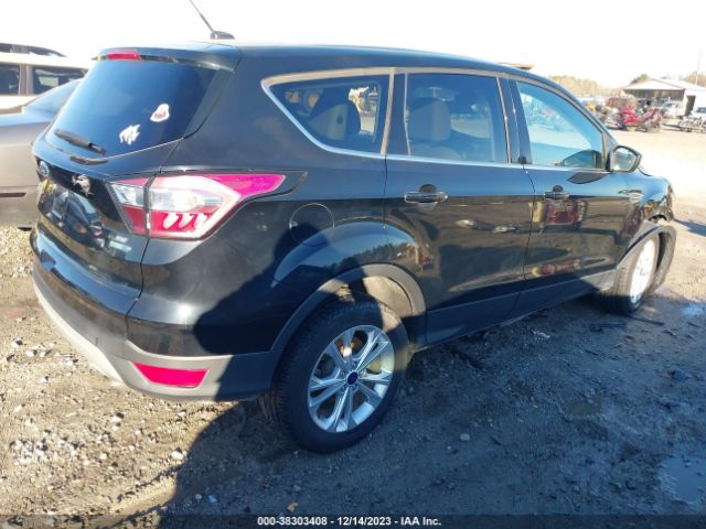 1FMCU9GD2HUE00818 Ford ESCAPE SE