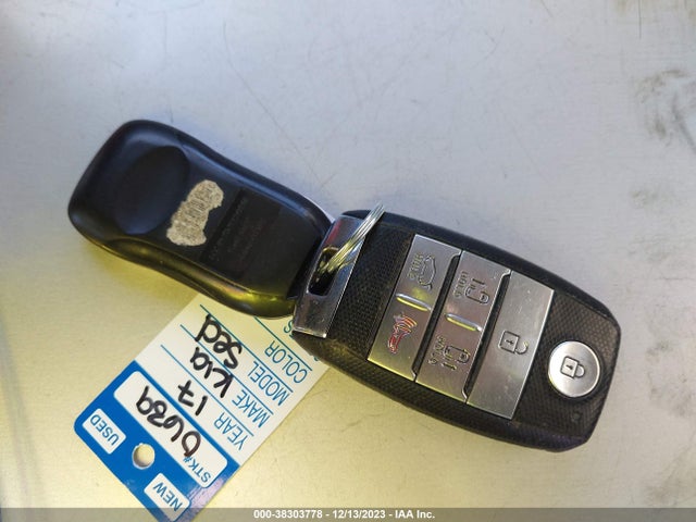 KIA SEDONA LX 2017 KNDMB5C15H6336815 Image 11