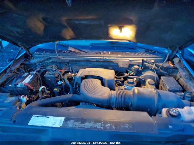 2000 FORD EXPEDITION XLT VIN: 1FMRU15L0YLC22435