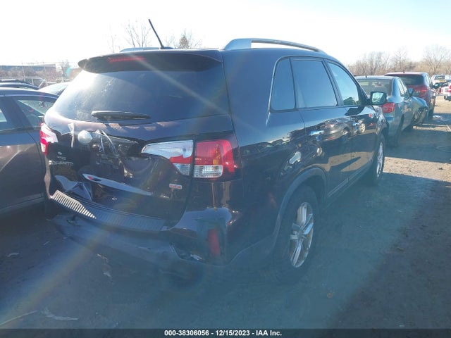 2014 KIA SORENTO LX VIN: 5XYKTCA61EG549468