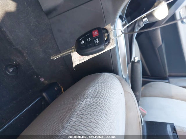 2016 TOYOTA COROLLA LE VIN: 5YFBURHE2GP519181