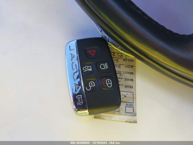 2011 JAGUAR XJ SAJWA2GE1BMV06695 Photo 10