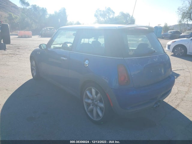 2006 MINI COOPER S WMWRE33556TJ33617 Photo 2
