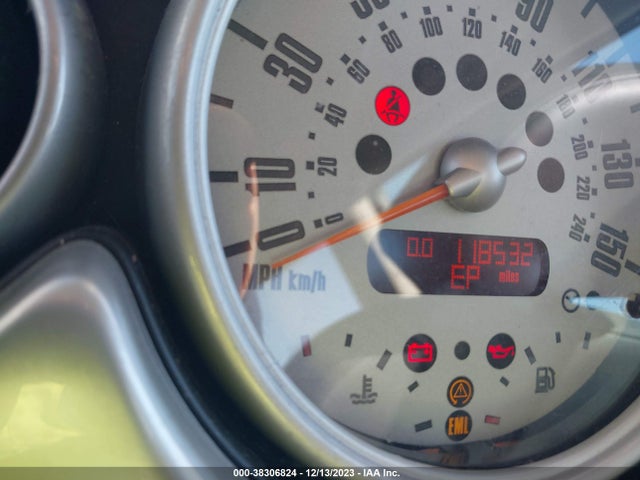 2006 MINI COOPER S WMWRE33556TJ33617 Photo 6