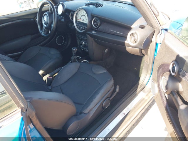 2011 MINI COOPER S WMWZP3C5XBTX82690 Photo 4