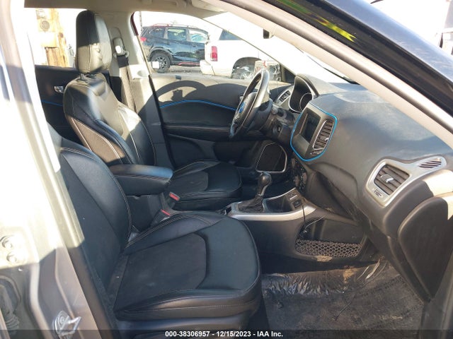 2018 JEEP COMPASS LATITUDE FWD VIN: 3C4NJCBB8JT408611