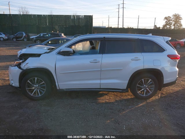 Toyota Highlander Xle 2018 5TDJZRFH0JS813073 Image 14