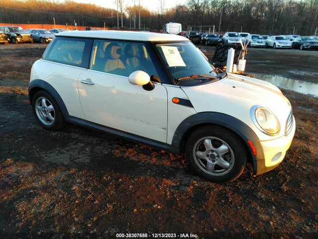 2009 MINI COOPER WMWMF33599TW78876 Photo 0