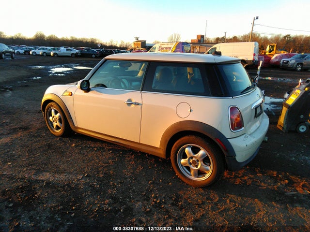 2009 MINI COOPER WMWMF33599TW78876 Photo 2