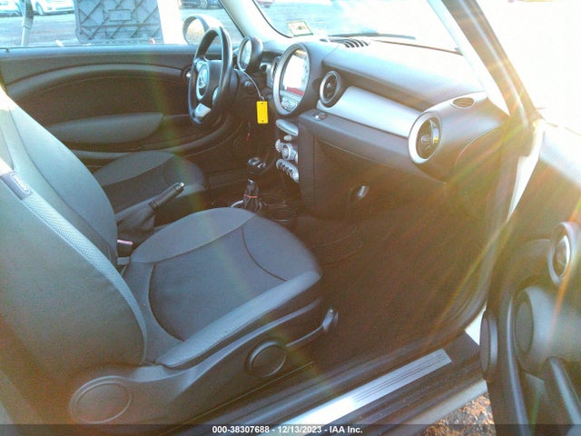 2009 MINI COOPER WMWMF33599TW78876 Photo 4