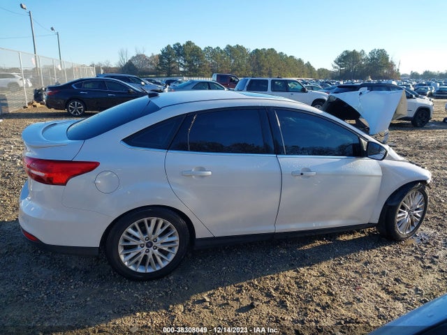 Ford Focus Titanium 2018 1FADP3J22JL314057 Image 12