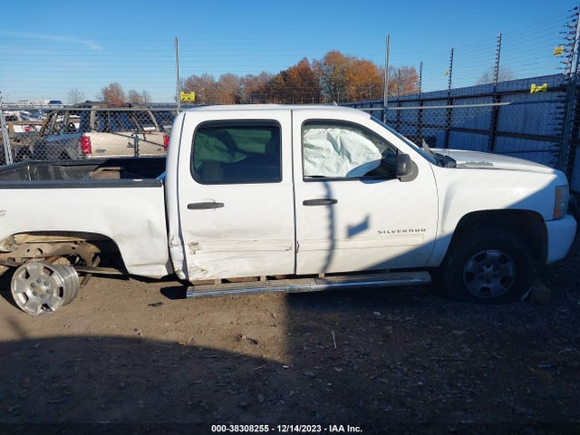 2011 CHEVROLET SILVERADO 1500 LT VIN: 3GCPKSE31BG308378