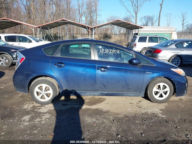 Toyota Prius Two 2014 JTDKN3DU5E1772374 Image 13
