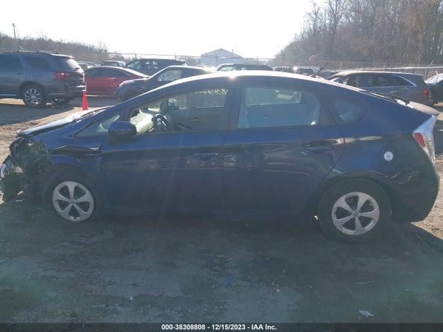 Toyota Prius Two 2014 JTDKN3DU5E1772374 Image 14