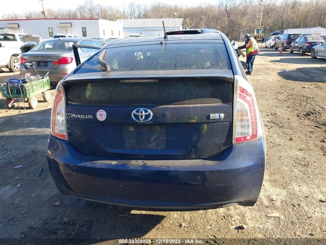 Toyota Prius Two 2014 JTDKN3DU5E1772374 Image 16
