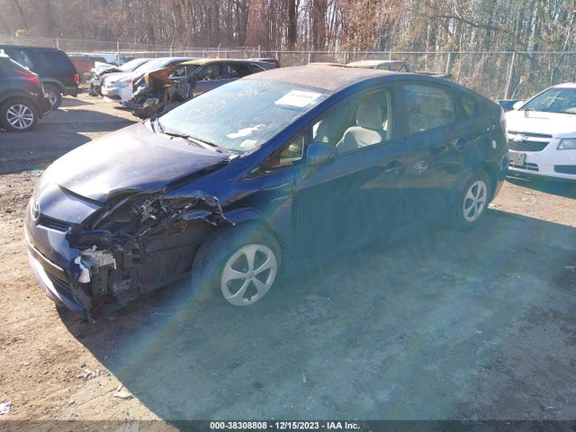 Toyota Prius Two 2014 JTDKN3DU5E1772374 Image 2