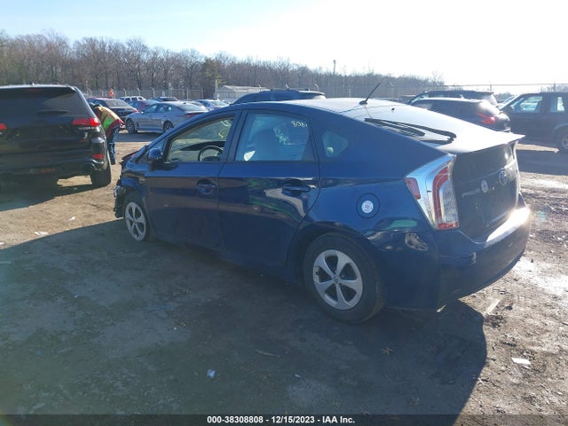 Toyota Prius Two 2014 JTDKN3DU5E1772374 Image 3