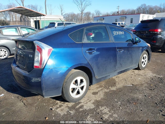 Toyota Prius Two 2014 JTDKN3DU5E1772374 Image 4