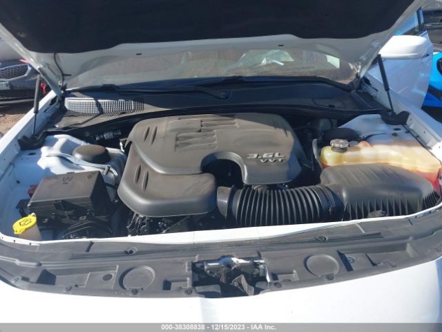 2C3CCAAG0GH135673 Chrysler 300 Anniversary Edition