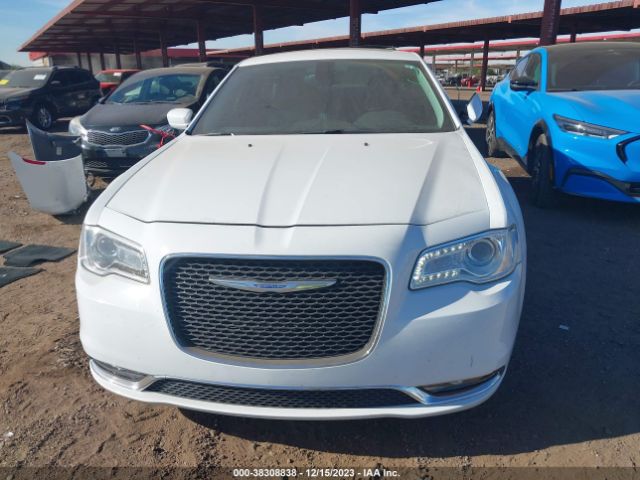 2C3CCAAG0GH135673 Chrysler 300 Anniversary Edition
