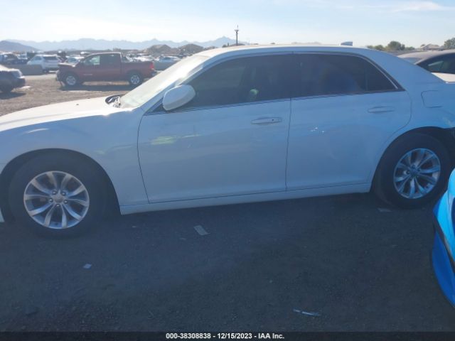 2C3CCAAG0GH135673 Chrysler 300 Anniversary Edition
