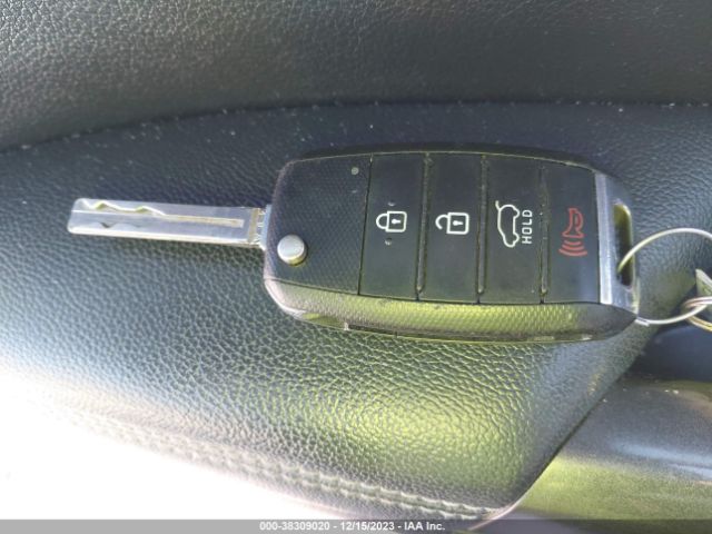 KNDPM3AC8J7483470 KIA Sportage Lx
