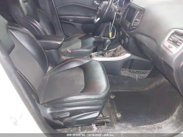 Jeep Compass Latitude 4x4 2019 3C4NJDBB7KT740482 Image 5