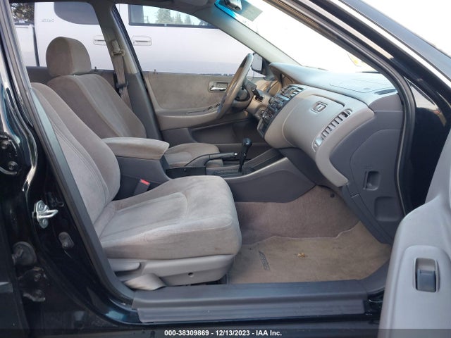 2000 HONDA ACCORD 2.3 LX VIN: JHMCG5641YC042458