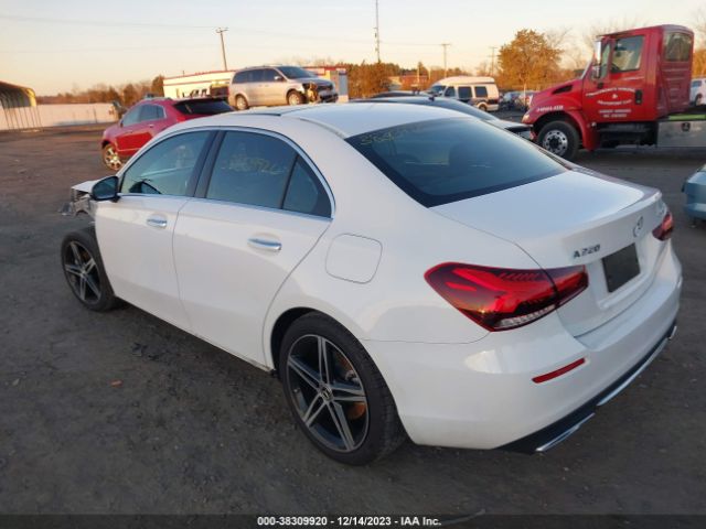 2021 MERCEDES-BENZ A-CLASS W1K3G4FB6MJ292350 Photo 2