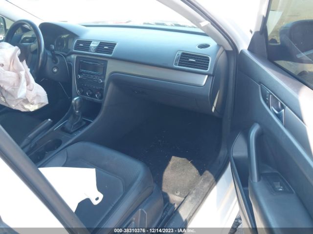 1VWAS7A33EC033335 Volkswagen Passat 1.8t Wolfsburg Edition
