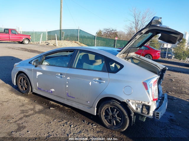 Toyota Prius Three 2014 JTDKN3DU3E0371508 Image 3