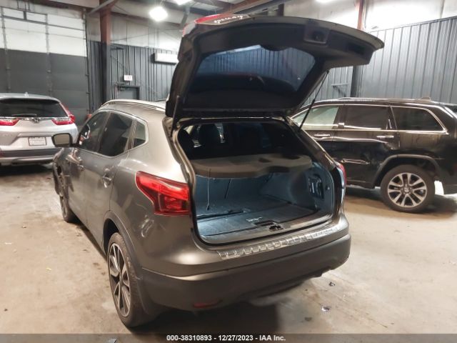 JN1BJ1CR9JW293940 Nissan Rogue Sport Sl
