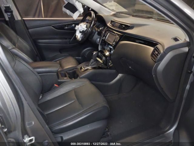 JN1BJ1CR9JW293940 Nissan Rogue Sport Sl