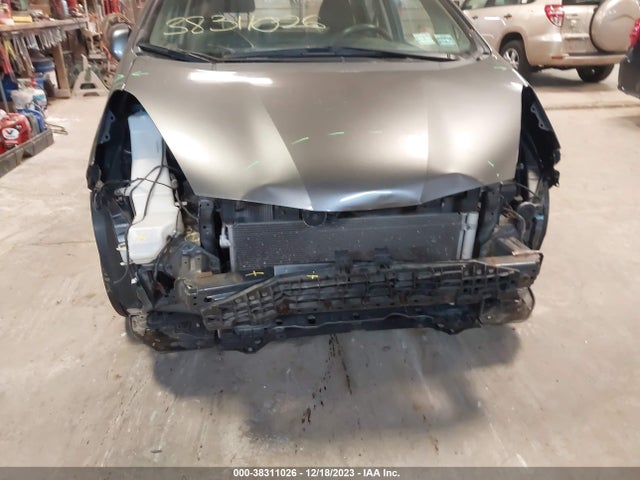 2013 HONDA FIT VIN: JHMGE8H37DC070918