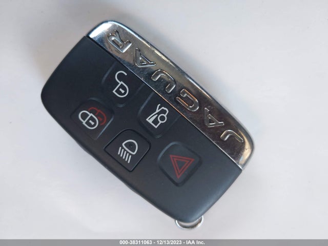 2019 JAGUAR XE SAJAD4FX6KCP44709 Photo 10